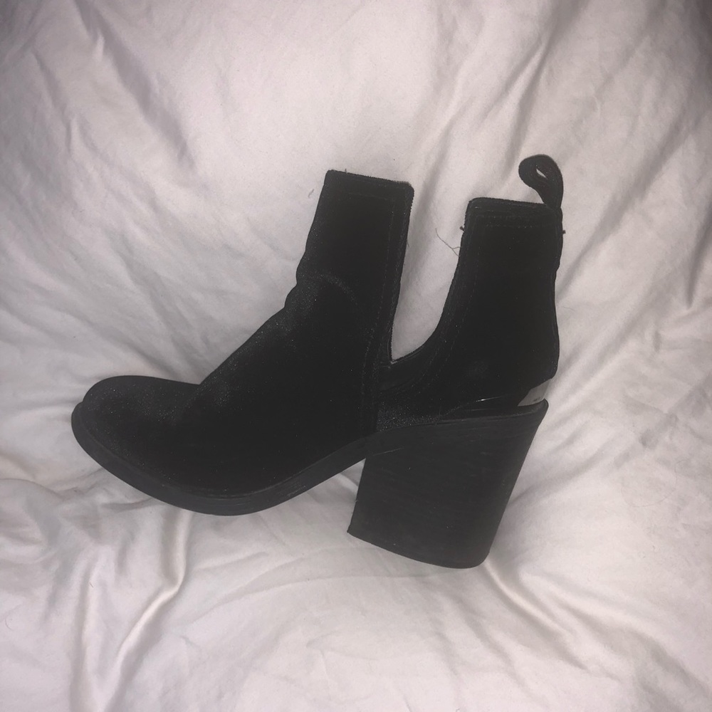 Steve Madden slit booties